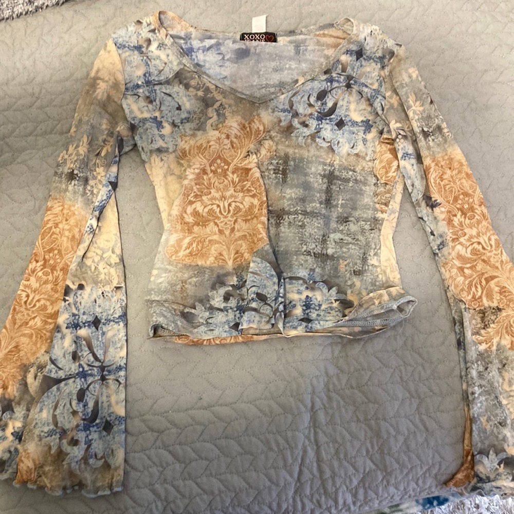 Blue and tan cropped tight shirt baggy from the sleeves